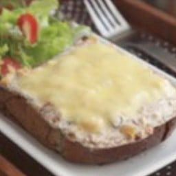 แซนวิชอบหน้าชีสและทูน่า