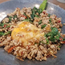 ข้าวไข่ระเบิดหมู