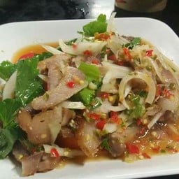 ยำคอหมูย่าง