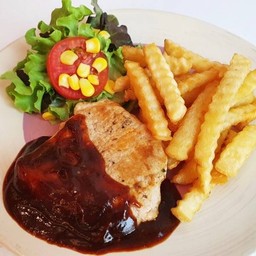 พอร์คลอย (สเต็กหมูสันนอก1ชิ้น+เฟรนฟราย+สลัด)