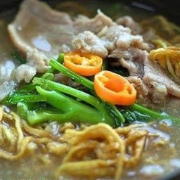 ราดหน้าบะหมี่กรอบพิเศษ