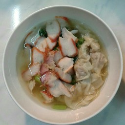 บะหมี่เกี๊ยวน้ำหมูแดง