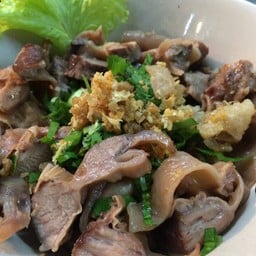 ก๋วยเตี๋ยวหมูเนื้อนำชัย ลำลูกกาคลองสอง