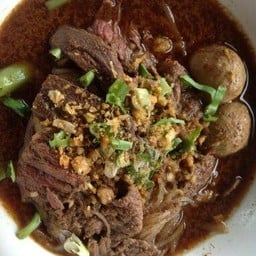 จุ๋มก๋วยเตี๋ยวเรือ ซอยสามัคคี 63 หมู่บ้านประชาชื่นซอย 13 ตรงข้ามสนามเด็กเล่น