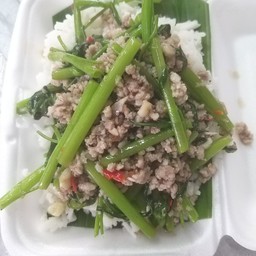 ผักบุ้งไฟแดง ราดข้าว