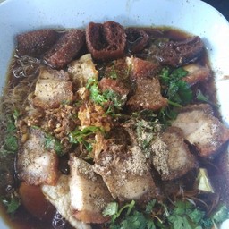 เส้นหมี่น้ำข้นพิเศษทุกอย่าง