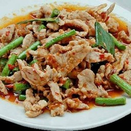 ผัดพริกแกง