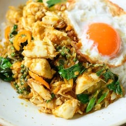 ข้าวผัดพริกเหลืองไข่ดาว