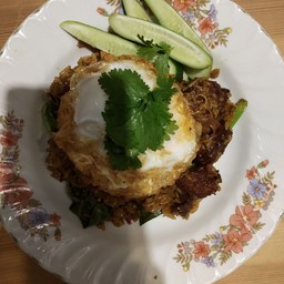 ข้าวผัดหมูเค็ม ไข่ดาว