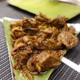 แพะผัดพริกไทยดำเครื่องเทศ