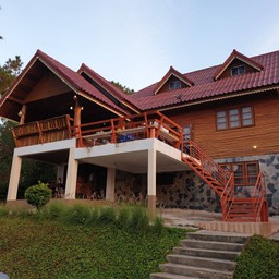 ฉัตรฟ้ารีสอร์ท