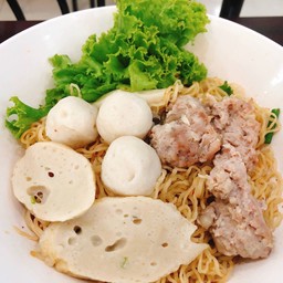 ก๋วยเตี๋ยวลูกชิ้นปลา