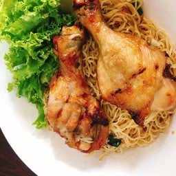บะหมี่น่องไก่ 2 น่อง