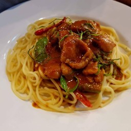 สปาเก็ตตี้พะแนงหมู