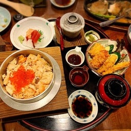 ข้าวอบปลาแซลมอน และไข่ปลาแซลมอน