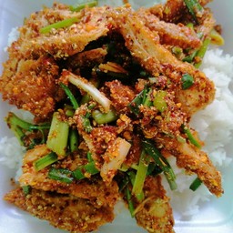 ยำไก่แซบจี๊ดๆ ราดข้าว