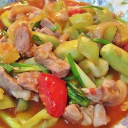ผัดเปรี้ยวหวานหมู กับข้าว