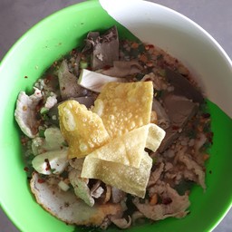 ก๋วยเตี๋ยวหมูต้มยำตำลึง