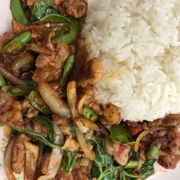 กะเพราหมูชิ้นราดข้าว
