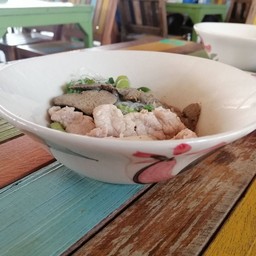 ร้านก๋วยเตี๋ยวเรือยายเป้า