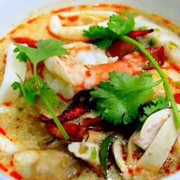 ต้มยำรวมมิตร(กุ้งปลาหมึก)