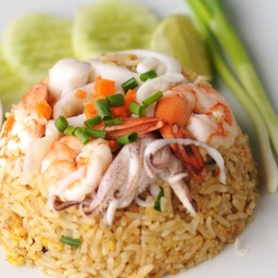 ข้าวผัดรวมมิตร