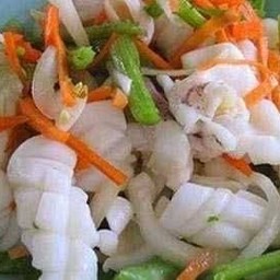 ยำปลาหมึก