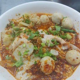 ราชาบะหมี่เกี๊ยว ปรีดีพนมยงค์ 40  (เจ้เล็ก)