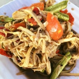 ตำหน่อไม้