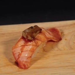 แซลมอนฟัวกราซูชิ