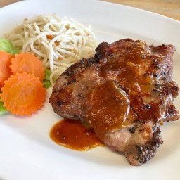 สเต็กไก่ขนมจีนผัดเนย