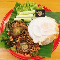 กะเพราไข่เยี่ยวม้า