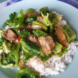 แขนงหมูกรอบ 25 บาท