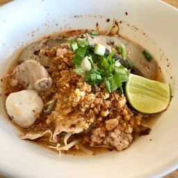 ก๋วยเตี๋ยวหมูต้มยำน้ำ