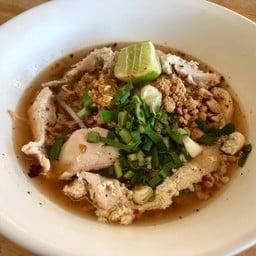ก๋วยเตี๋ยวไก่ต้มยำน้ำ