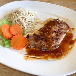 สเต็กหมูขนมจีนผัดเนย