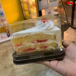 เค้กวนิลลาสตอเบอรี่ครีมนมสด