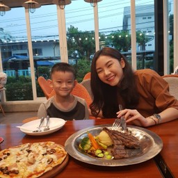 ขาหมู คากิ