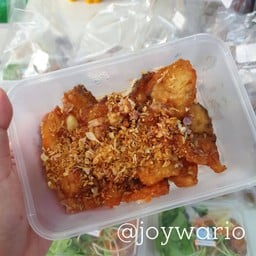 ปลาทอดกระเทียม (กับข้าว)