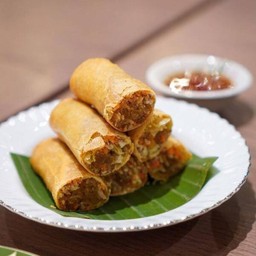 ปอเปี๊ยะทอดเผือกวุ้นเส้นและผักรวม
