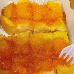 ขนมปังปิ้งราดแยมสตอเบอรี่