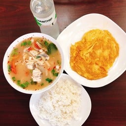 ต้มยำกุ้งเซ็ตข้าวใข่เเจียวนํ้า1ขวด