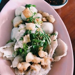 ก๋วยเตี๋ยวเจ๊หงษ์ อาหารตามสั่ง กาแฟสด บ้านใหญ่ นครนายก