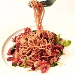 สปาเก็ตตี้กะเพราเบคอน