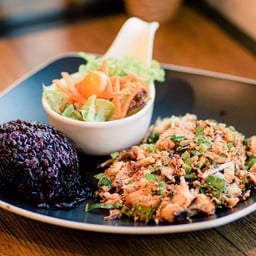 ข้าวไรซ์เบอรี่ & ลาบไก่