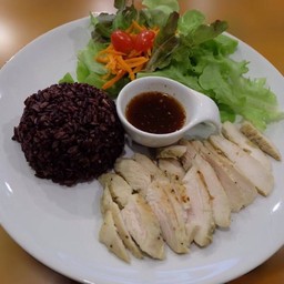 ข้าวไรซ์เบอร์รี่อกไก่กริลน้ำจิ้มแจ่ว