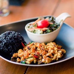 ข้าวไรซ์เบอรี่ & ผัดพริกแกงไก่