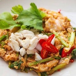 ก๋วยเตี๋ยวผัดเนื้อปูผงกะหรี่