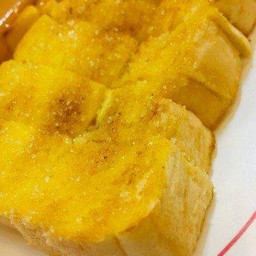 ขนมปังปิ้ง เนยน้ำตาล