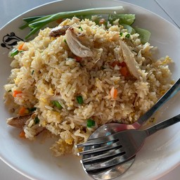 ข้าวผัดปู 80 บาท จานใหญ่ดี